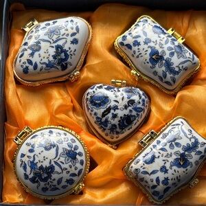 🔵 New Set of 5 Porcelain Trinket Boxes, Blue & White Floral Design